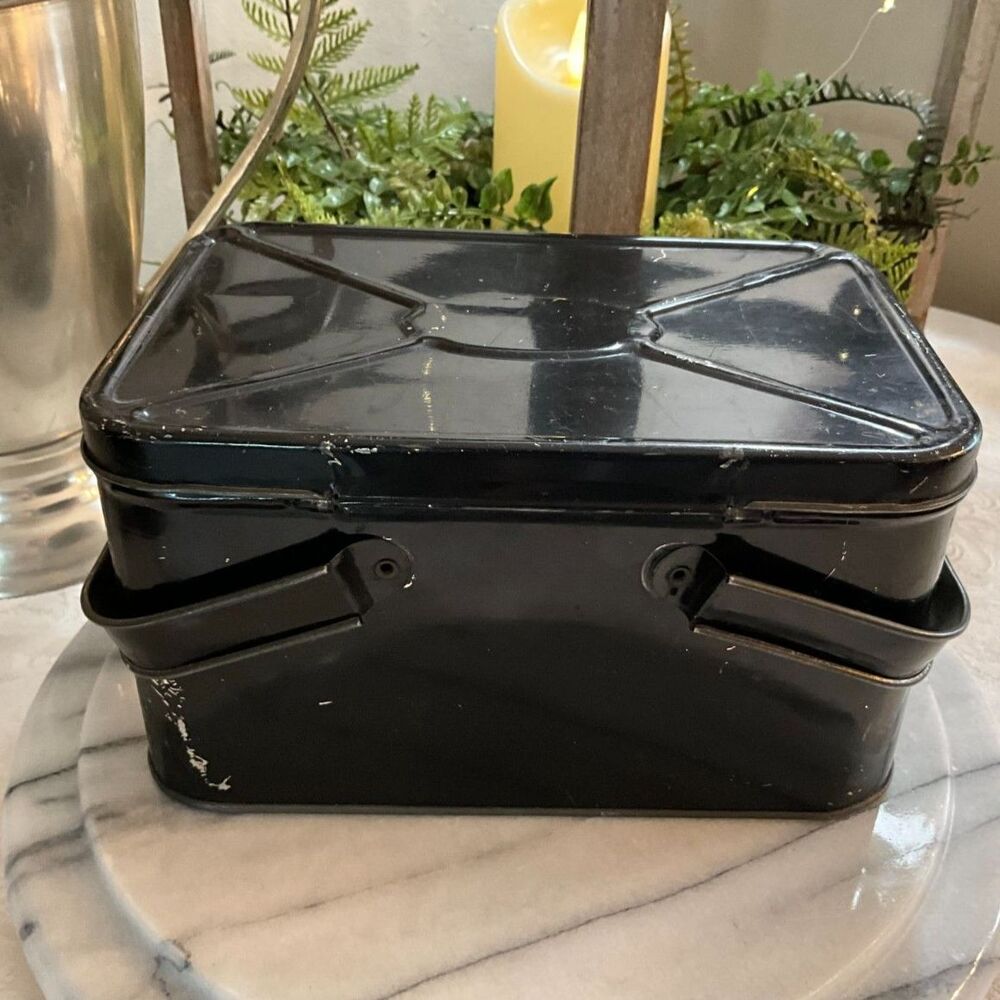 Small vintage tin lunch pail, stacking picnic tin chippy paint must see